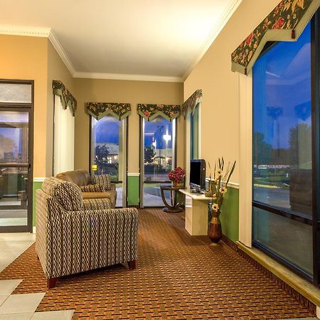 Отель Super 8 By Wyndham Madison/Ridgeland Area Экстерьер фото